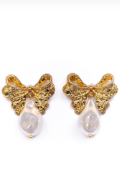 Cecilia Bow Earrings in Pearl